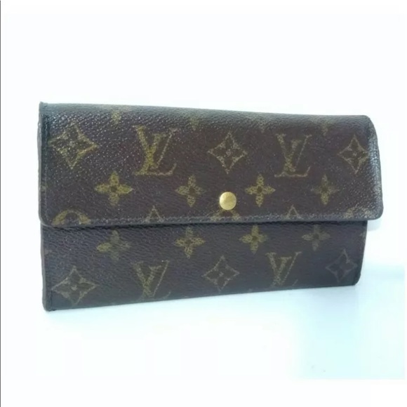 Louis Vuitton Handbags - Louis Vuitton Sarah Leather Clutch